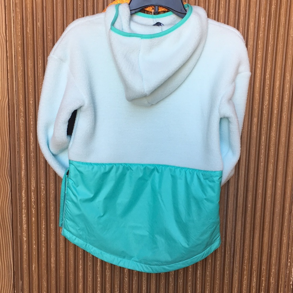 The North Face Youth Girls’ hoodie - Picture 3 of 8